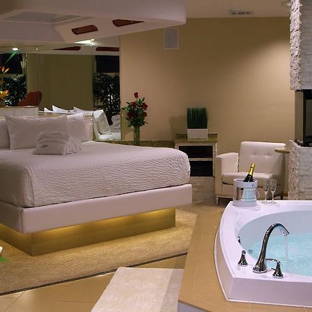 Sybaris Pool Suites Frankfort - Adults Only Екстер'єр фото